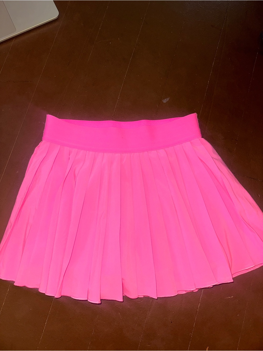 Aritzia TnAction pleated skirt